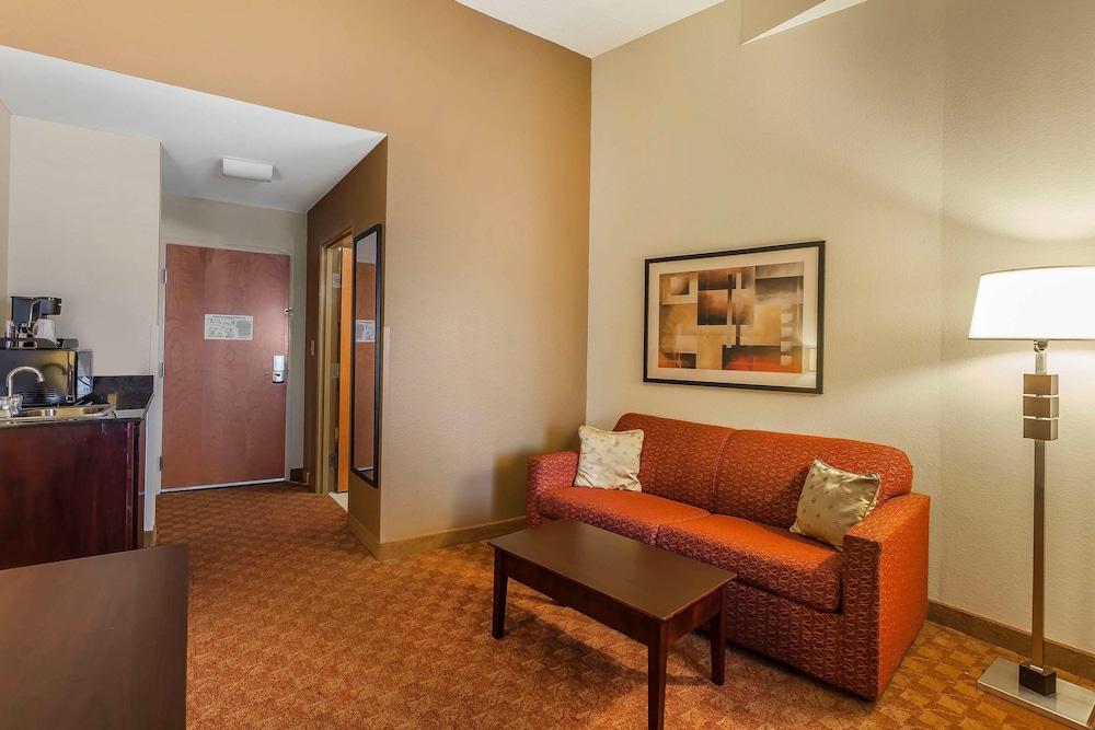 Comfort Suites Suffolk - Chesapeake Exterior photo